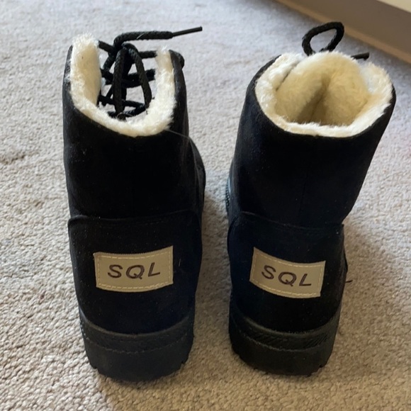 NWOT Women’s Lined Winter Ankle Boots - Picture 3 of 4